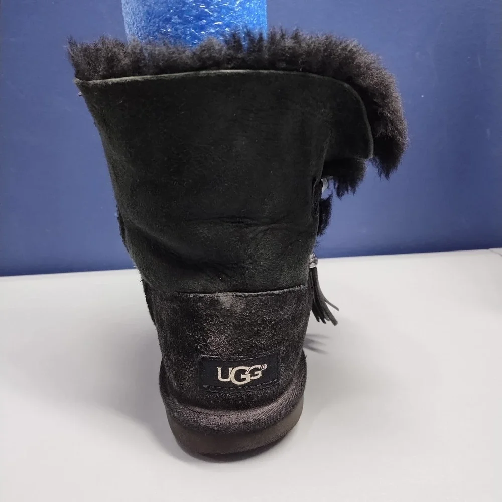 UGG Classic Tassle Charm Winter Ankle Boots Girls Size 4‎ Black Leather Faux Fur